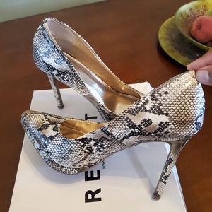 WOMAN SNAKESKIN PUMPS